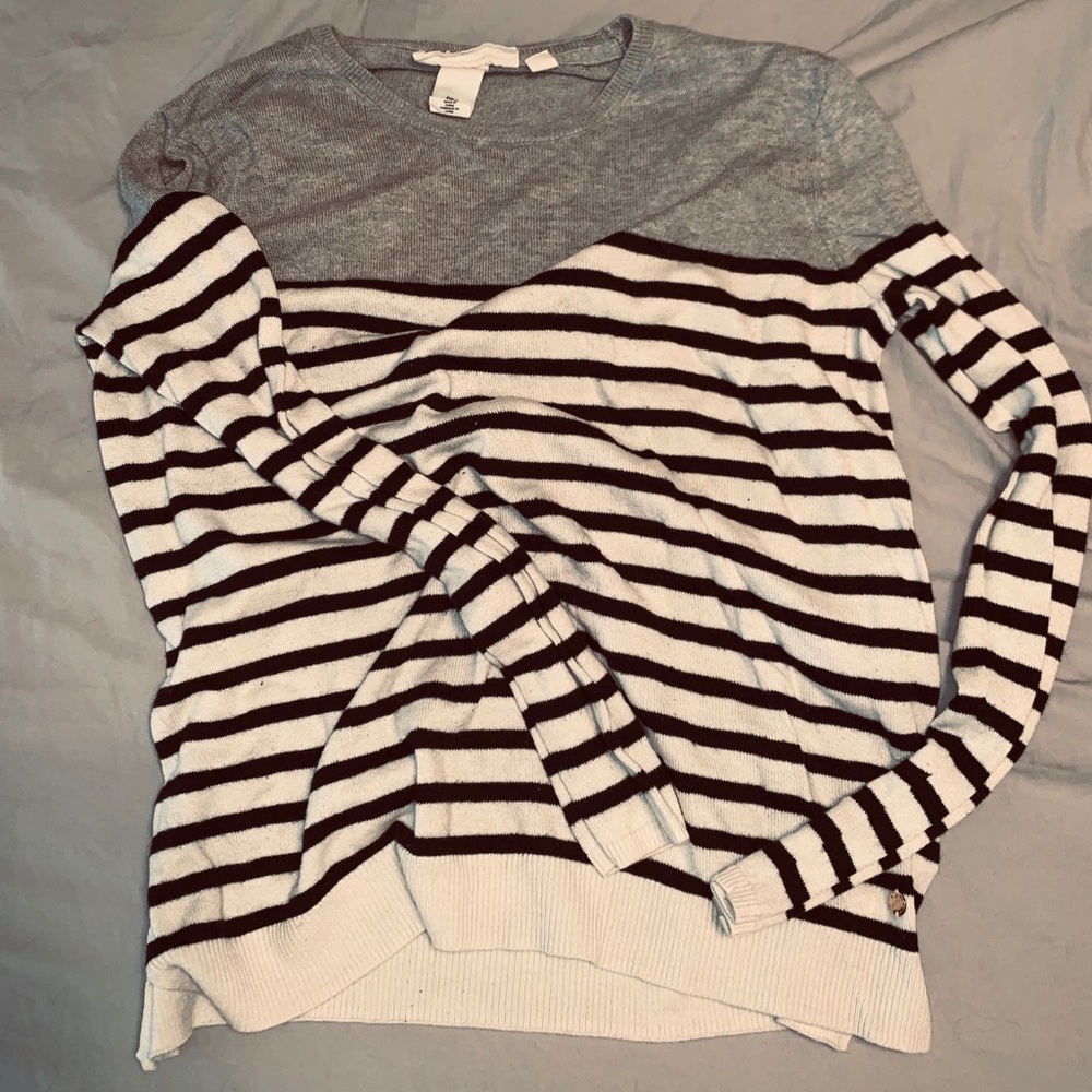 Perfect little stripped sweater!!